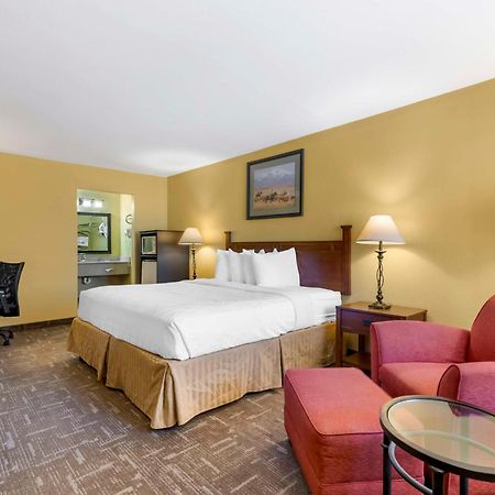 Best Western Executive Inn Hallettsville Экстерьер фото