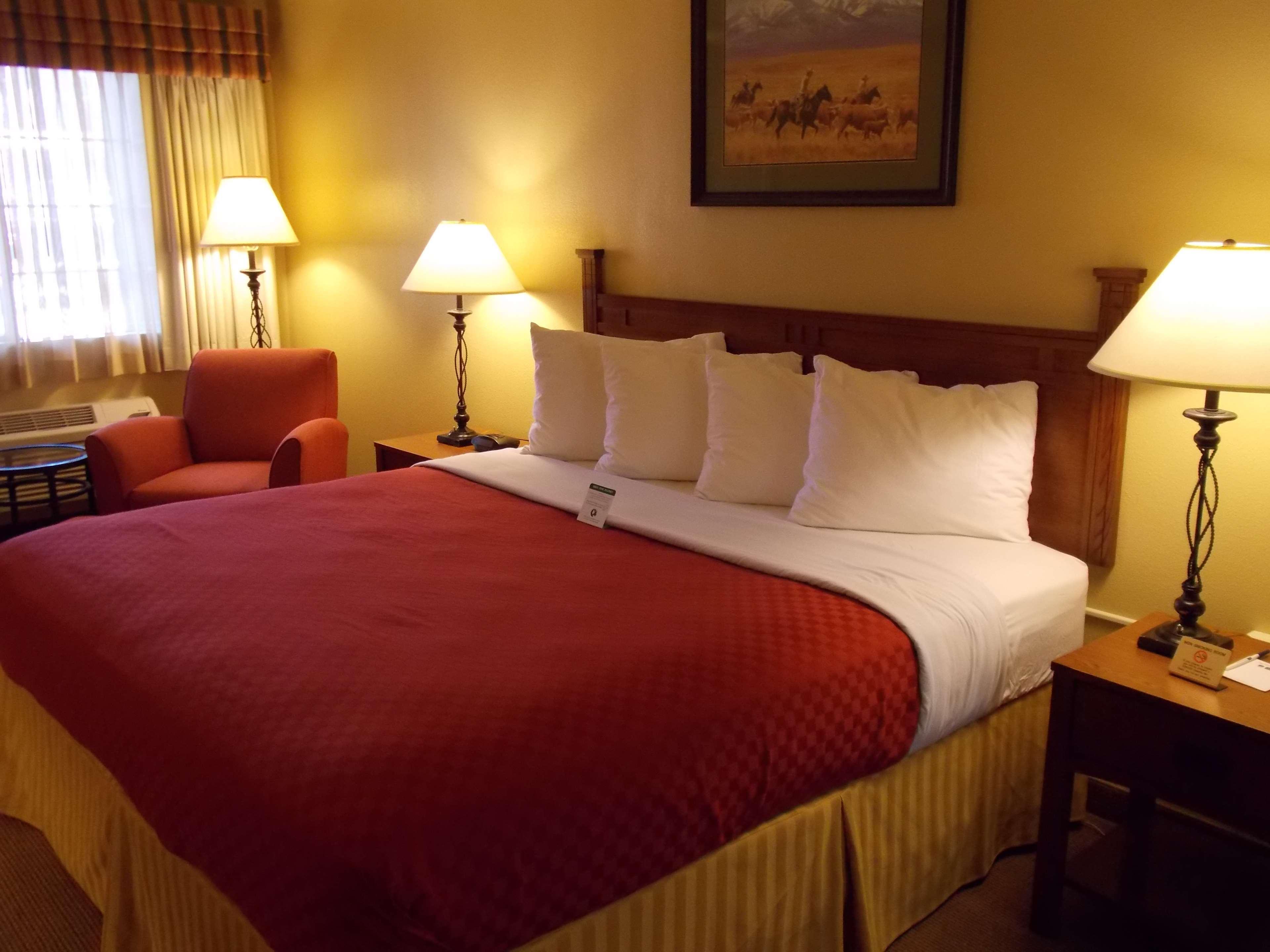 Best Western Executive Inn Hallettsville Экстерьер фото