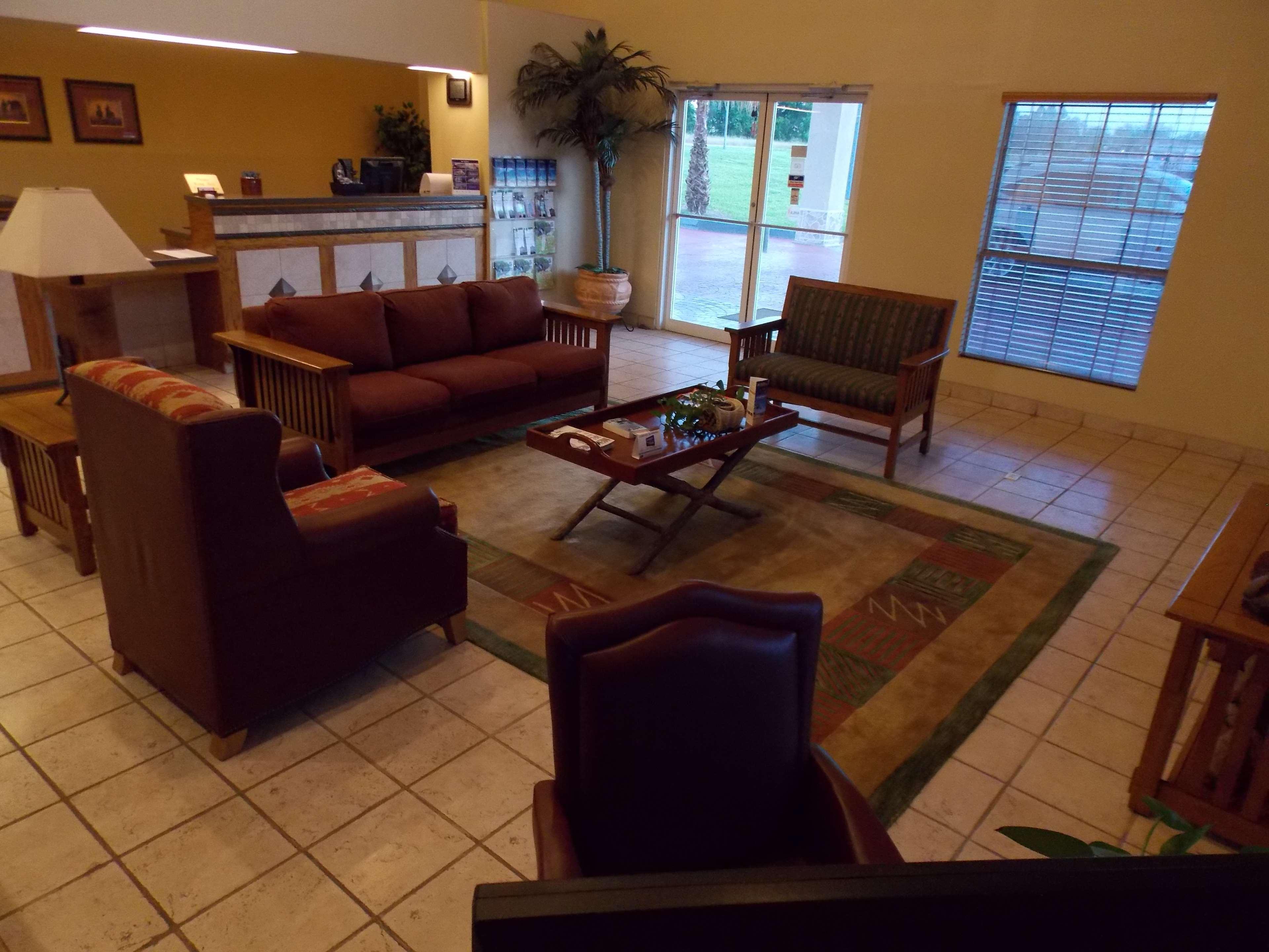 Best Western Executive Inn Hallettsville Экстерьер фото