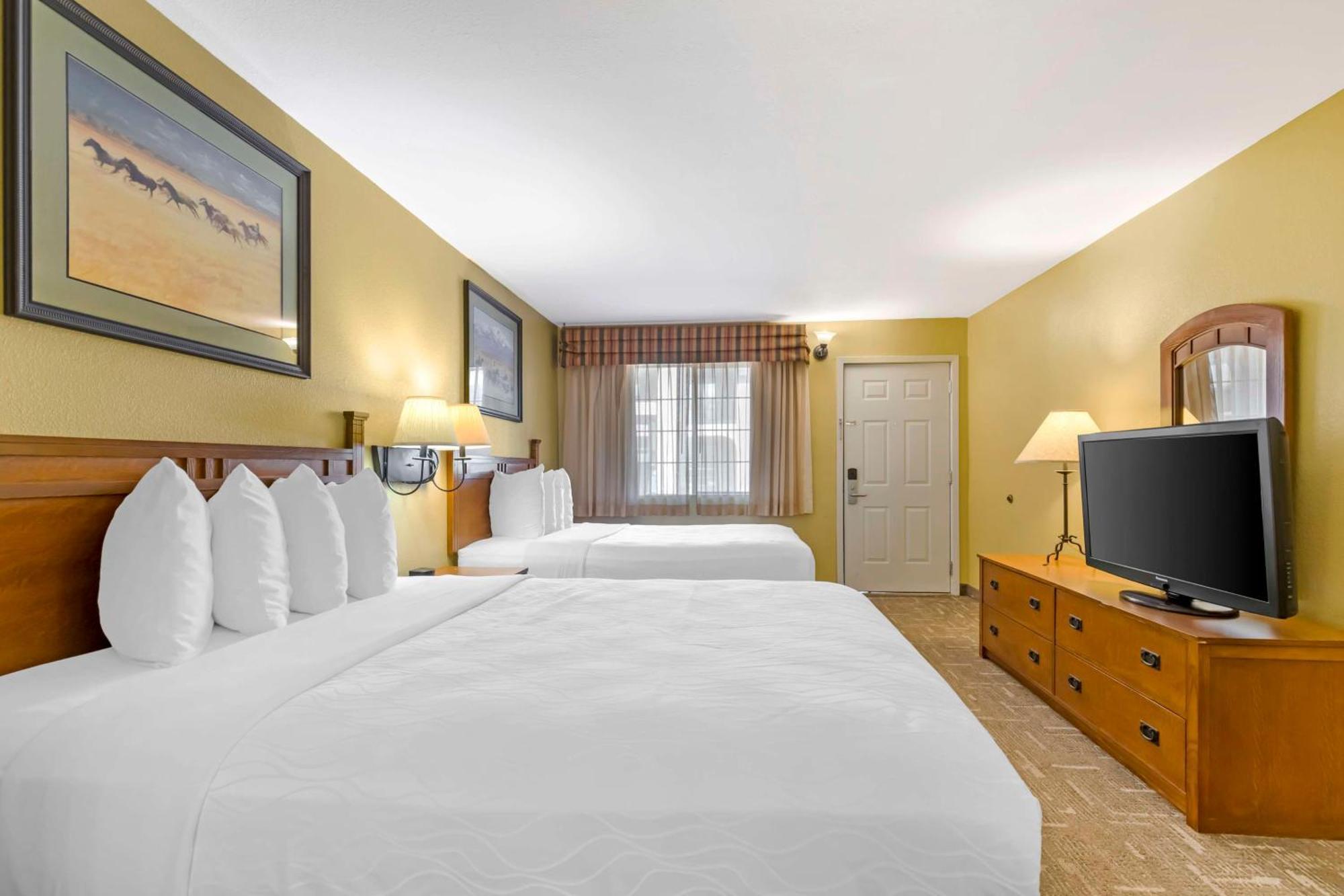 Best Western Executive Inn Hallettsville Экстерьер фото