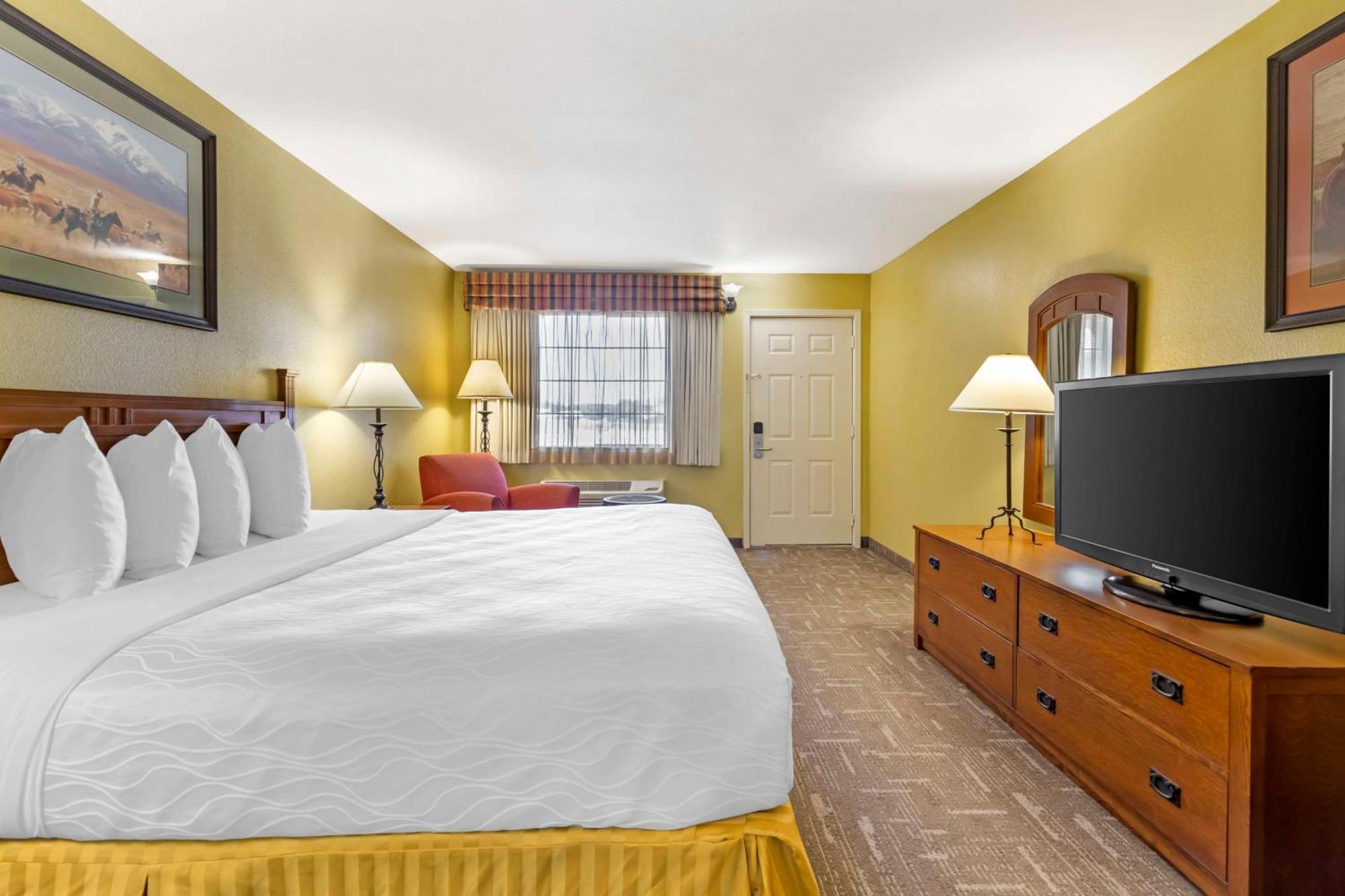 Best Western Executive Inn Hallettsville Экстерьер фото