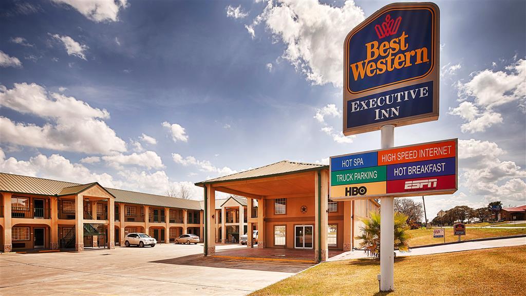 Best Western Executive Inn Hallettsville Экстерьер фото